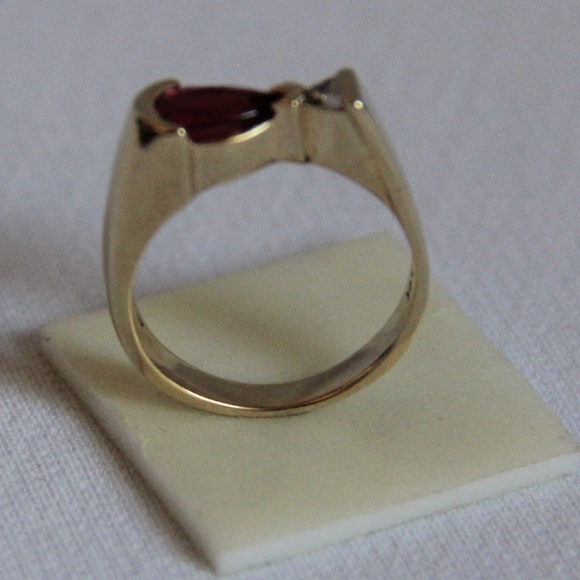 Ladies 14 Kt yellow gold-stamped- Pear shaped Ring - Picture 5 of 8